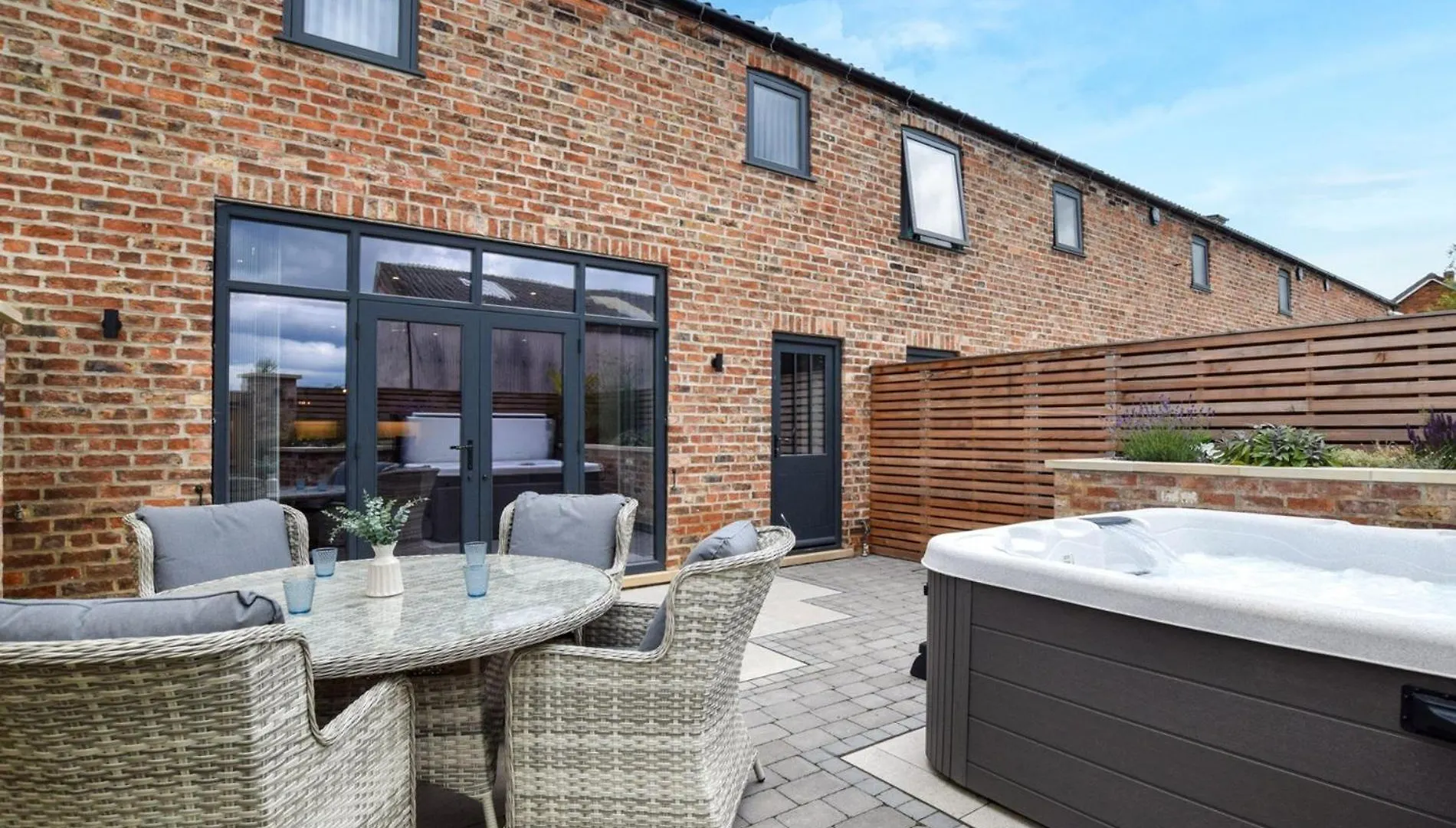 Villa 3 Bed In Tollerton 93896